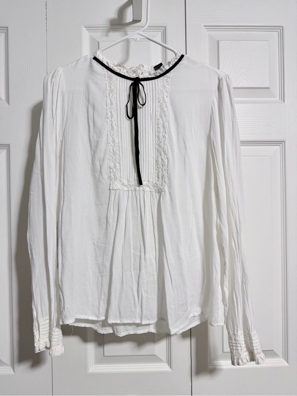 Forever 21 White Long Sleeve Top w Black Trim